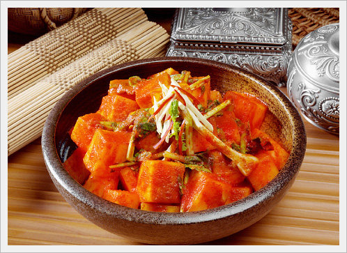 OGI Kkakdugi (Sliced White Radish) Kimchi